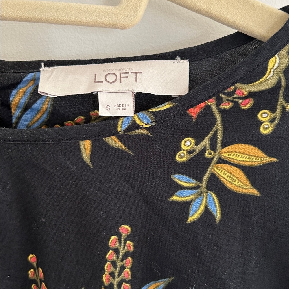 LOFT Black Floral Blouse with Puff Sleeves - Picture 3 of 9